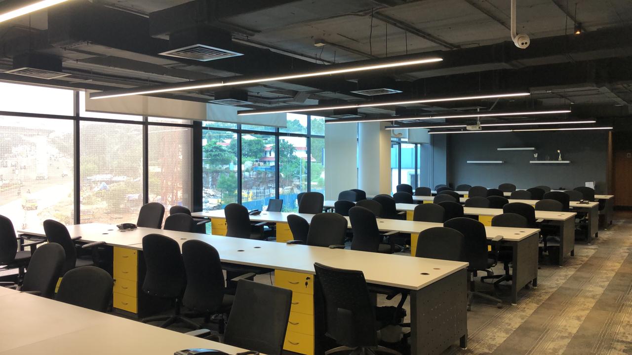 PLUG & PLAY OFFICE SPACE