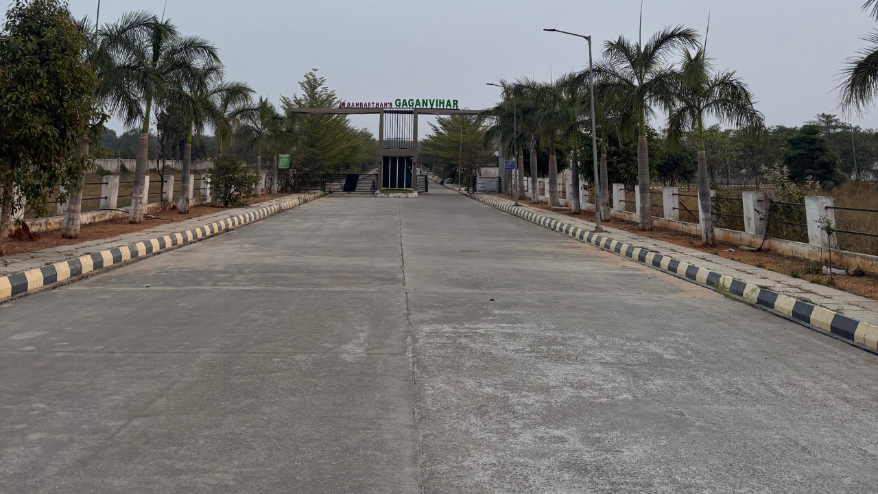 PLUG & PLAY OFFICE SPACE