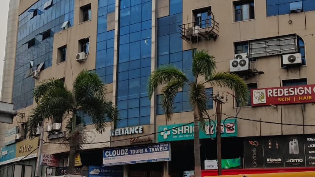 PLUG & PLAY OFFICE SPACE