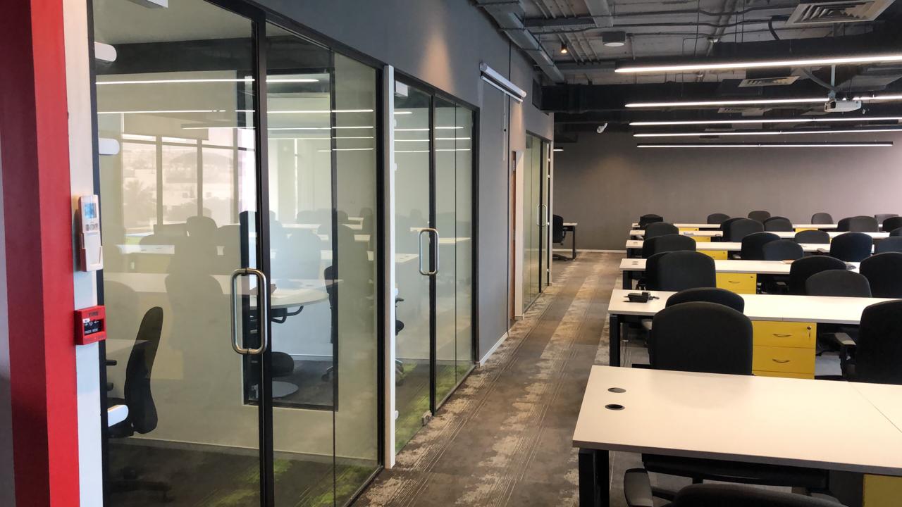 PLUG & PLAY OFFICE SPACE