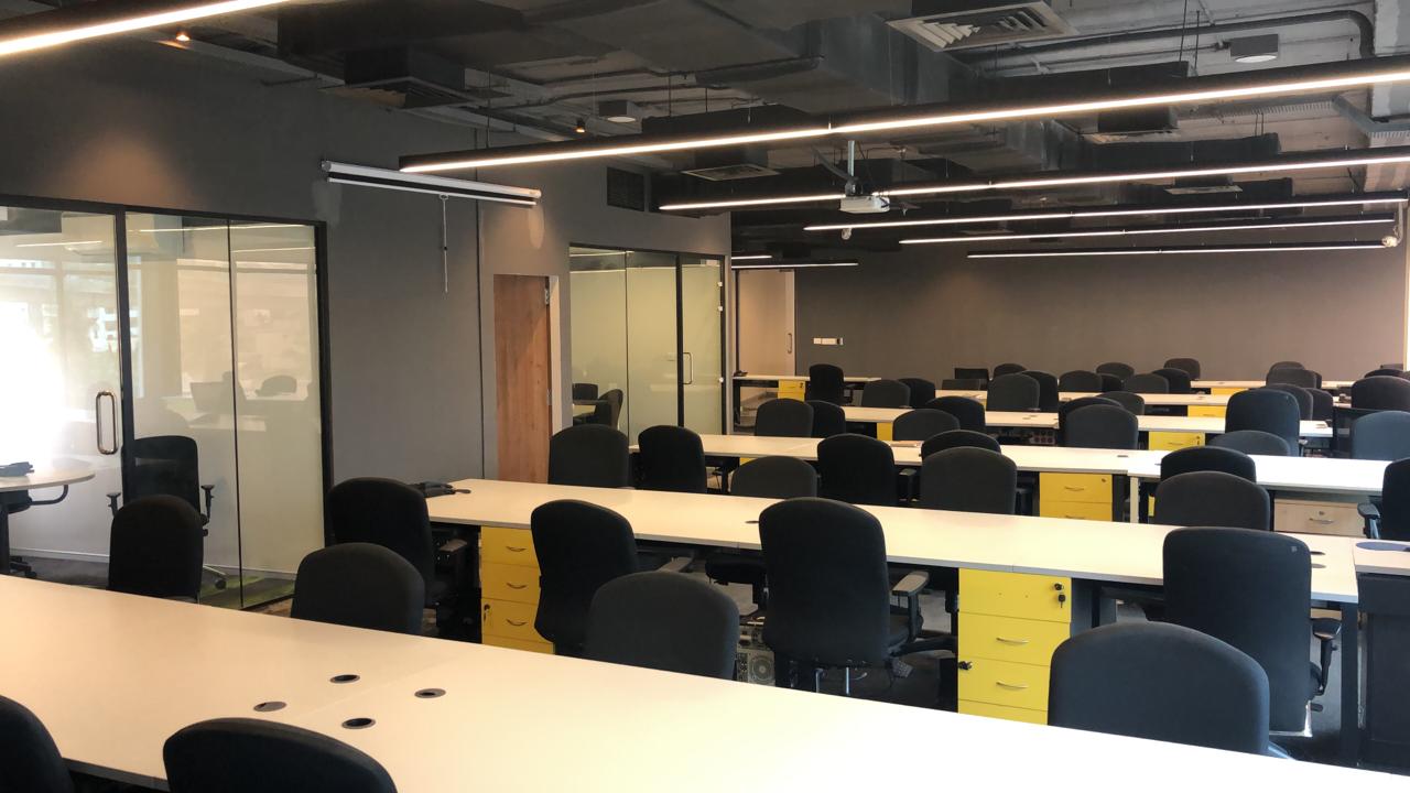 PLUG & PLAY OFFICE SPACE