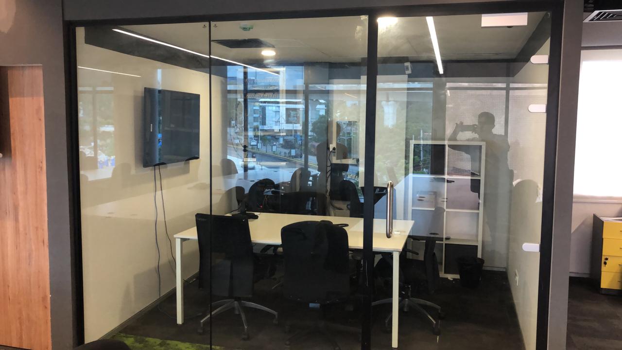 PLUG & PLAY OFFICE SPACE