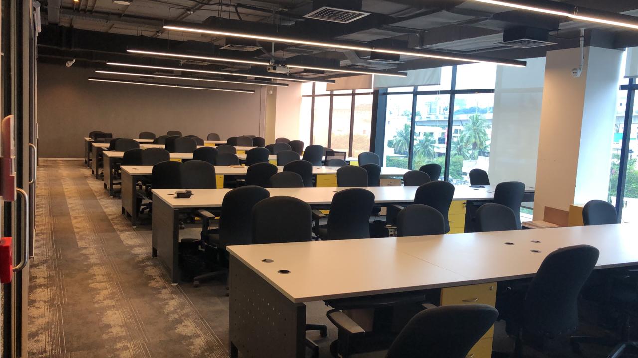 PLUG & PLAY OFFICE SPACE